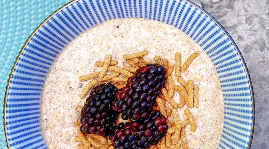 Prebiotic Fiber Cinnamon Roll Overnight Oats