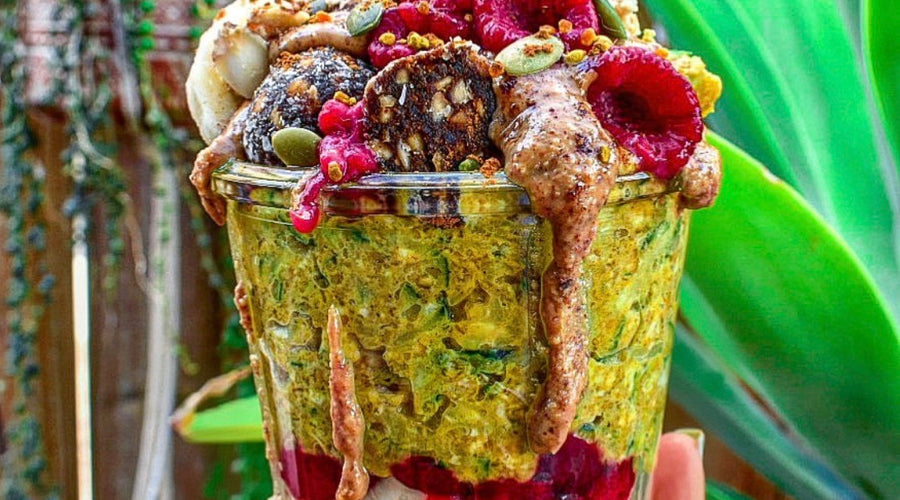 Prebiotic-Fiber Unicorn Oatmeal Bowl!