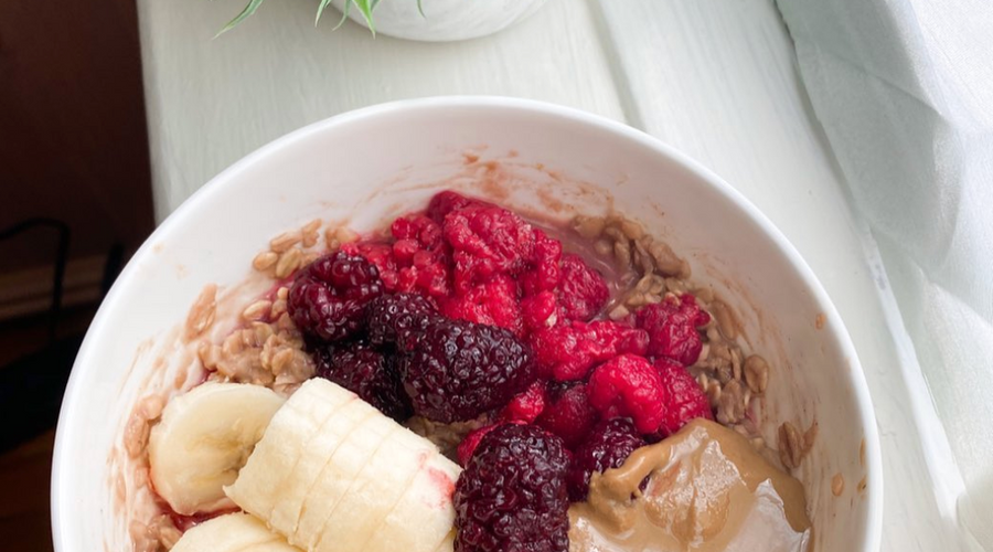 Prebiotic Fiber Berry and Banana Oatmeal