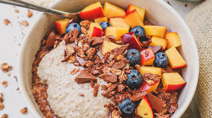 Prebiotic Fiber Chocolate Oats with Vanilla Protein Chia Pudding