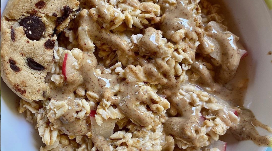 Prebiotic Fiber Crunchy Apple Pie Overnight Oats